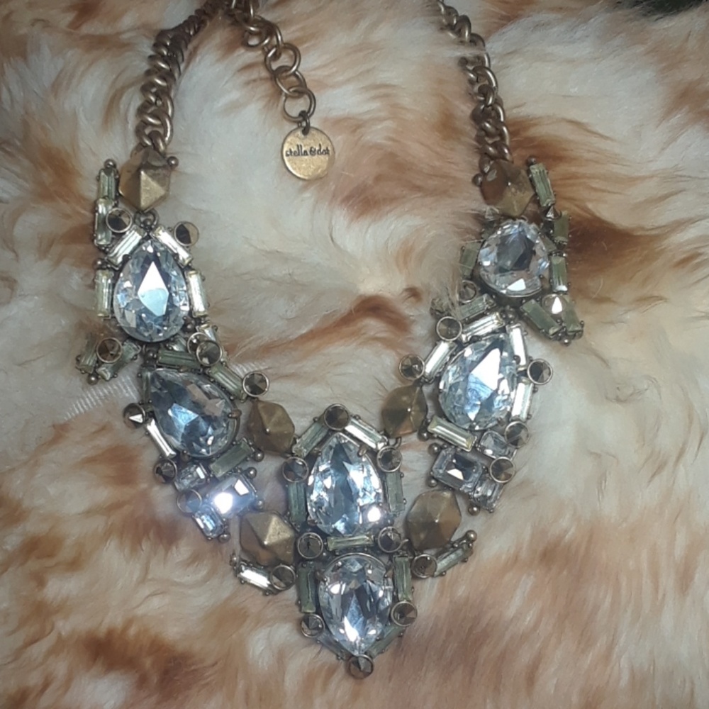 STELLA & DOT Zora Crystal Necklace USED